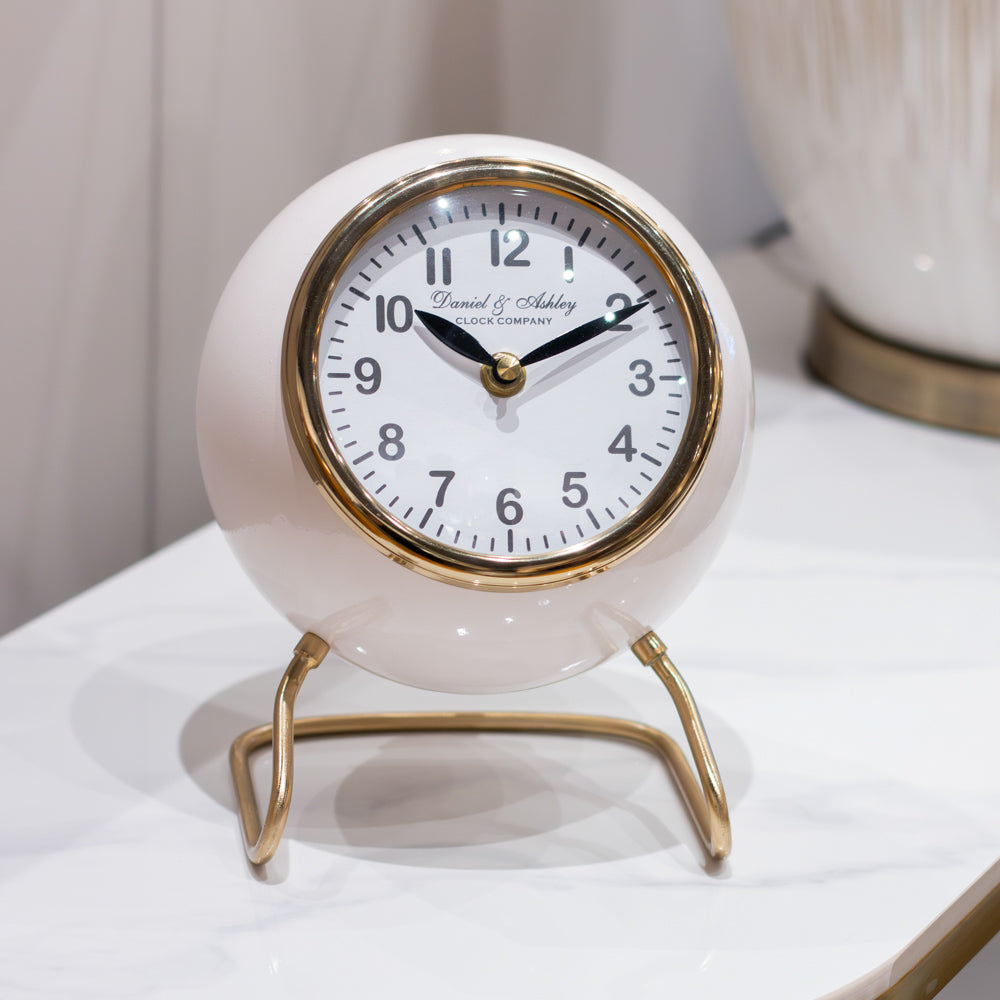 Retro Mantle Clock