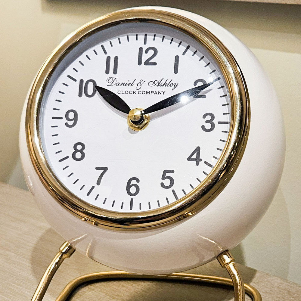 Retro Mantle Clock