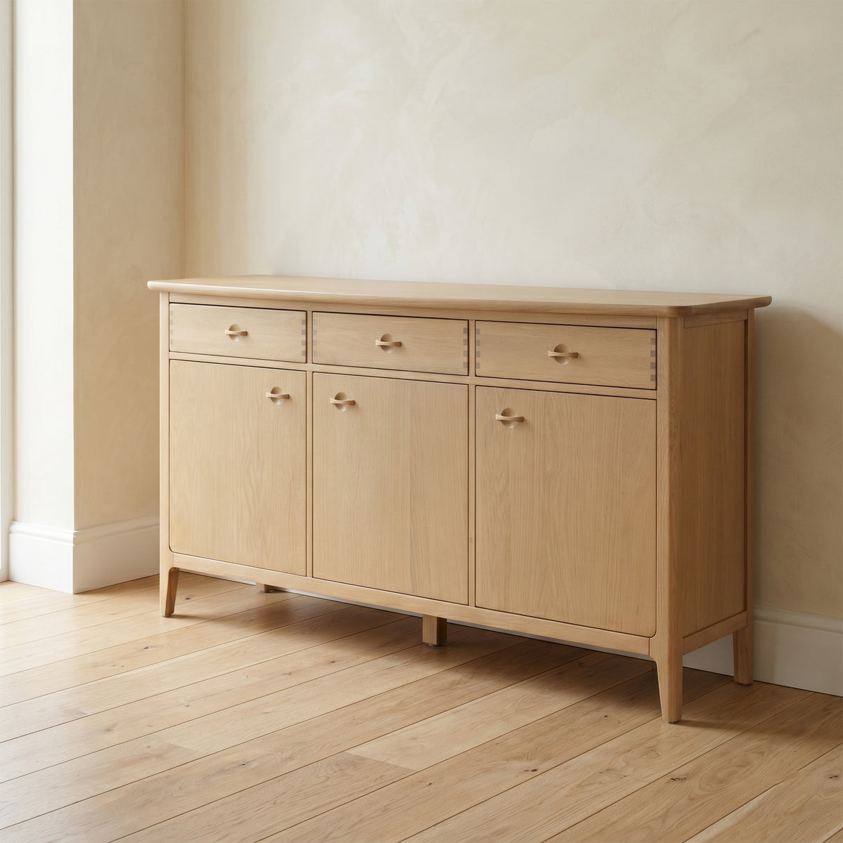 Cotswold Oak 3-Door Sideboard