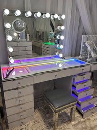 Hollywood 13 dwr dressing table with Landscape Mirror